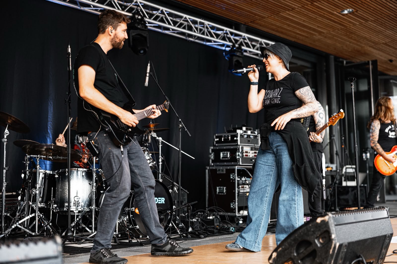 Live-Foto Never Say Die